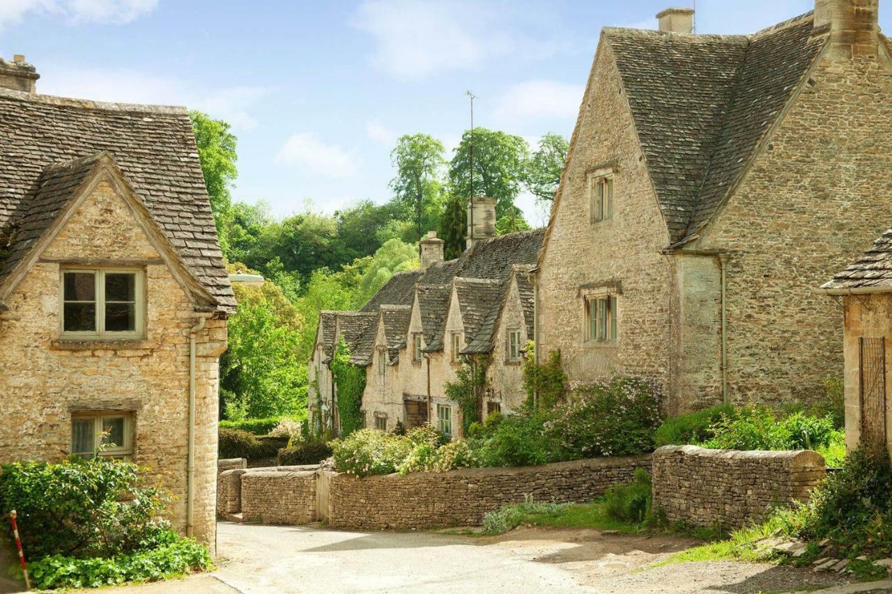 Mallard Lodge Cirencester Bagian luar foto